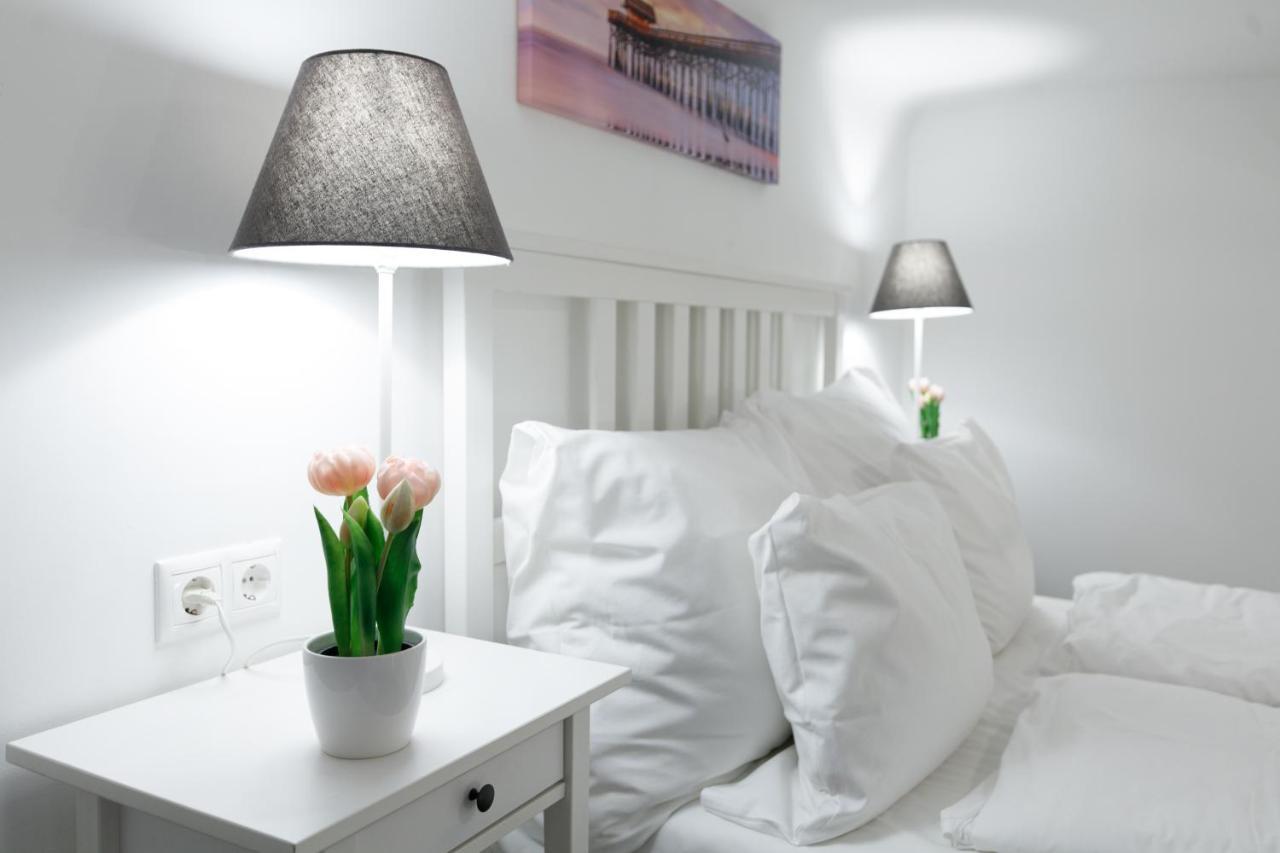 Sleek Minimalist Studio At Inner City Βουδαπέστη Εξωτερικό φωτογραφία