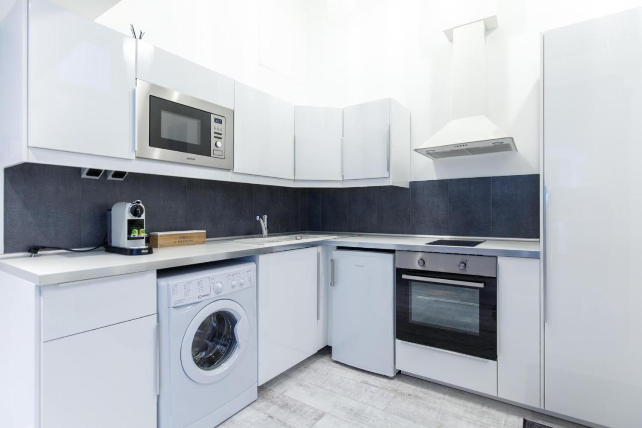 Sleek Minimalist Studio At Inner City Βουδαπέστη Εξωτερικό φωτογραφία