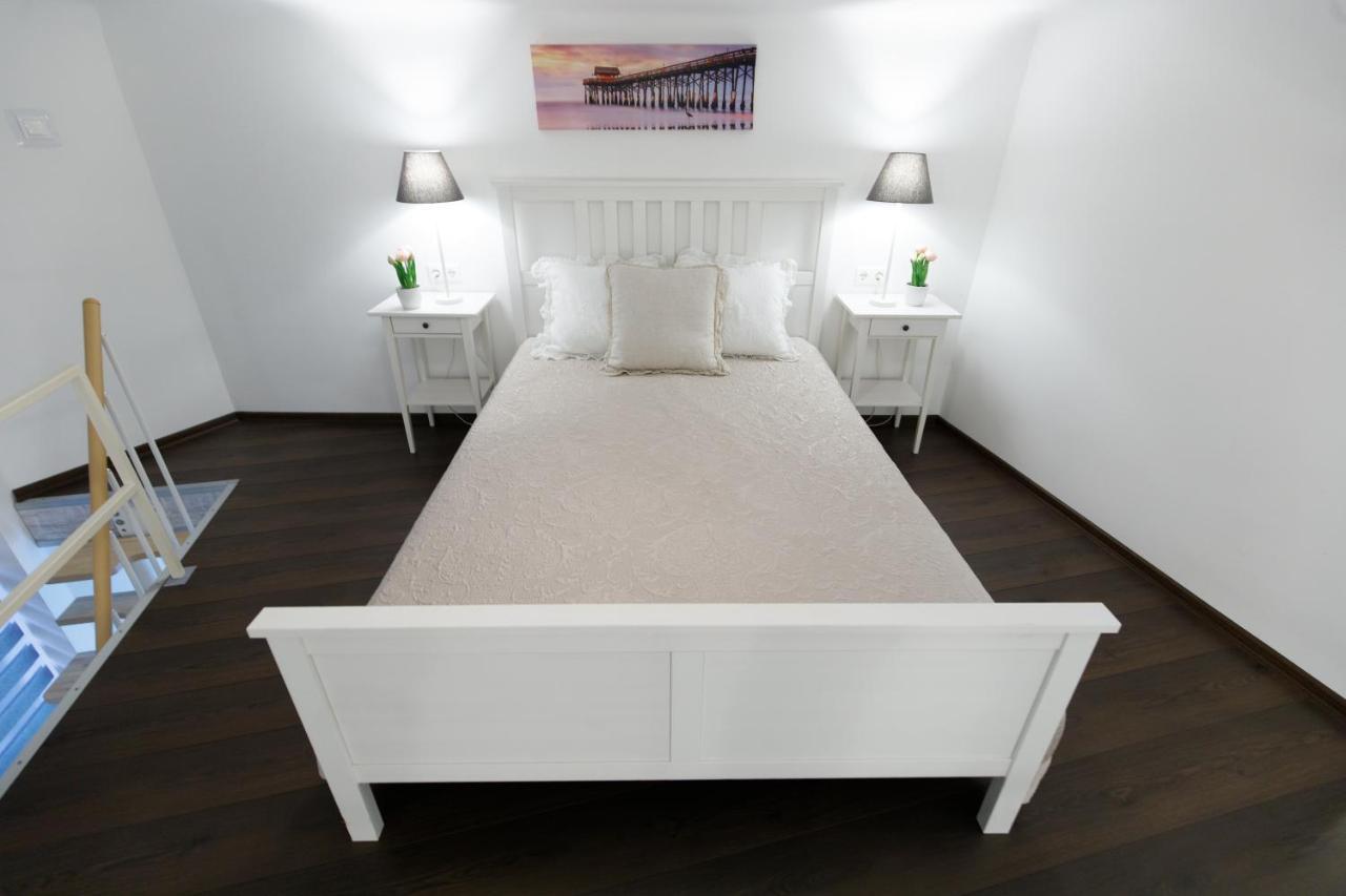 Sleek Minimalist Studio At Inner City Βουδαπέστη Εξωτερικό φωτογραφία
