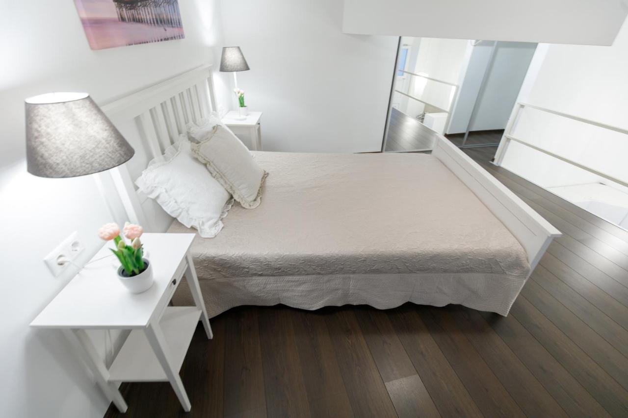 Sleek Minimalist Studio At Inner City Βουδαπέστη Εξωτερικό φωτογραφία