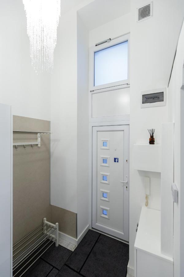 Sleek Minimalist Studio At Inner City Βουδαπέστη Εξωτερικό φωτογραφία