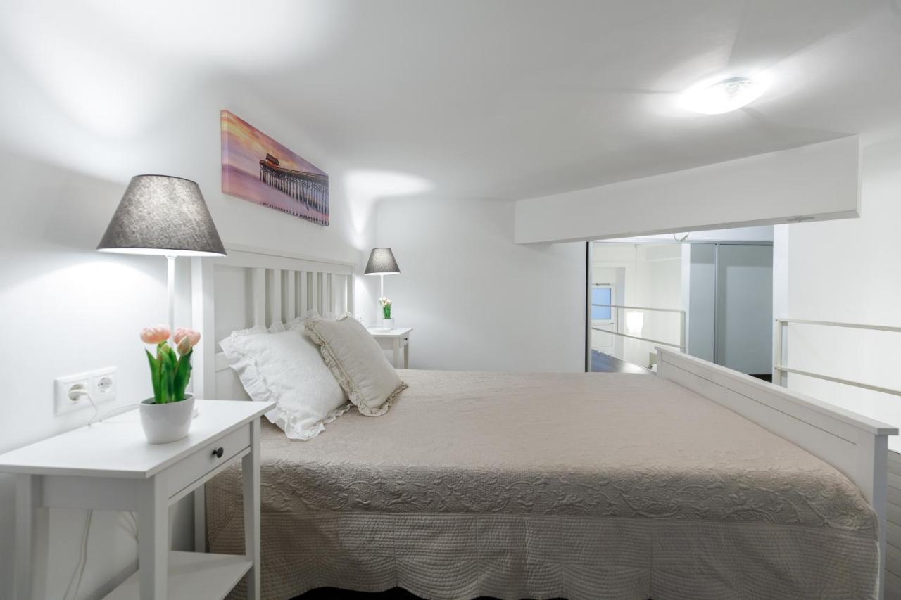 Sleek Minimalist Studio At Inner City Βουδαπέστη Εξωτερικό φωτογραφία