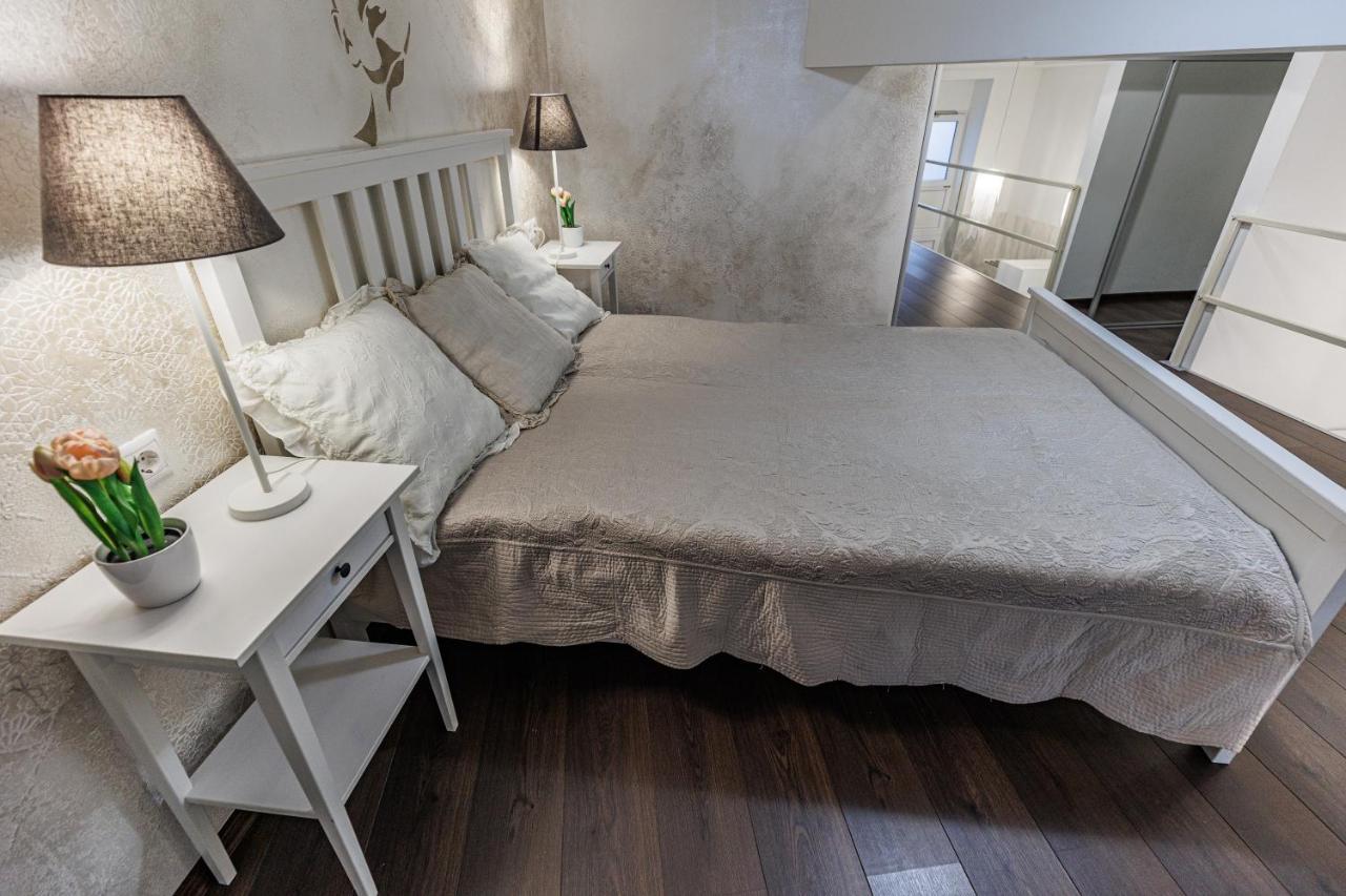 Sleek Minimalist Studio At Inner City Βουδαπέστη Εξωτερικό φωτογραφία