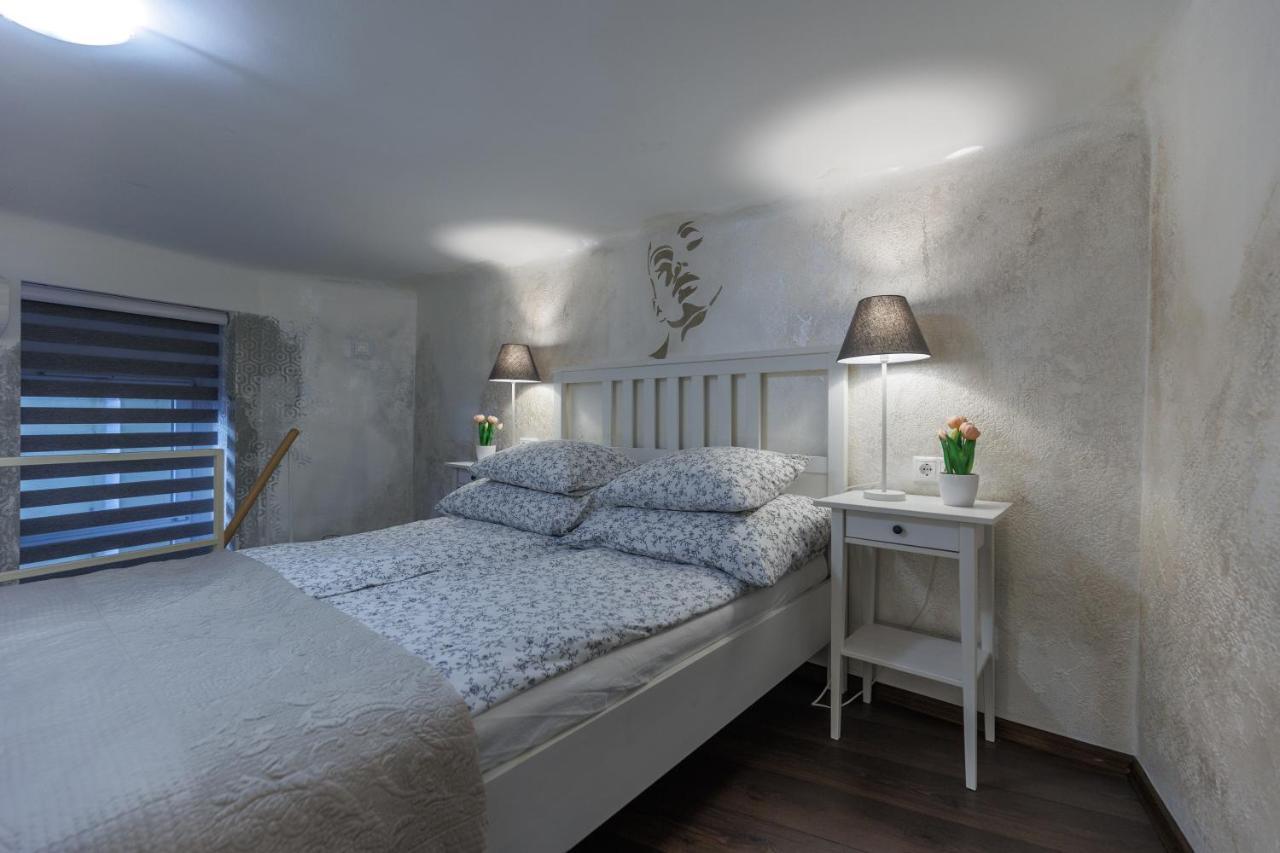Sleek Minimalist Studio At Inner City Βουδαπέστη Εξωτερικό φωτογραφία