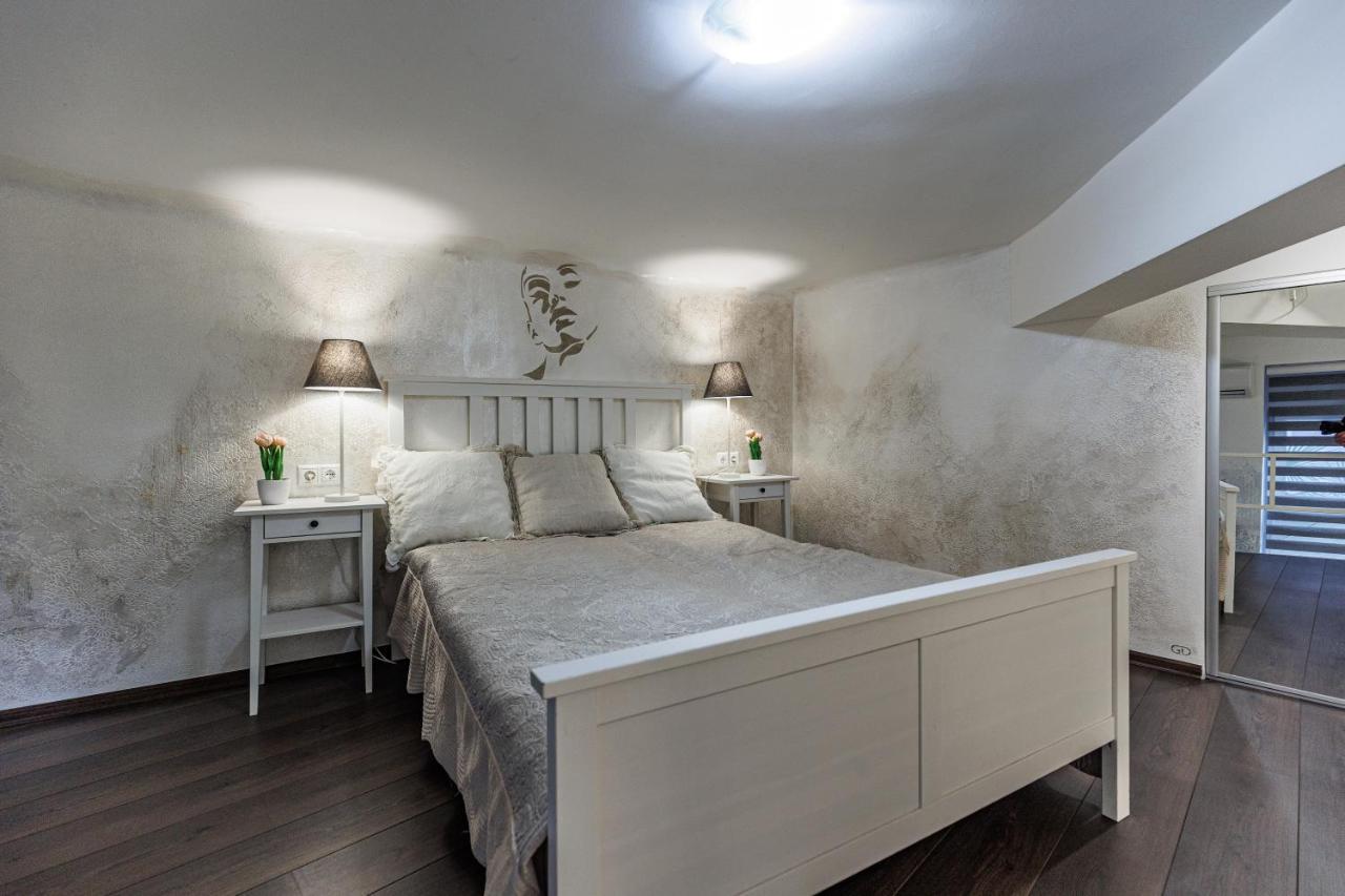 Sleek Minimalist Studio At Inner City Βουδαπέστη Εξωτερικό φωτογραφία