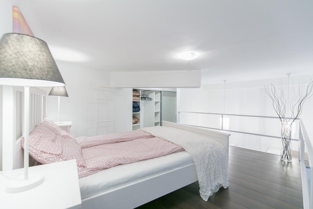 Sleek Minimalist Studio At Inner City Βουδαπέστη Εξωτερικό φωτογραφία