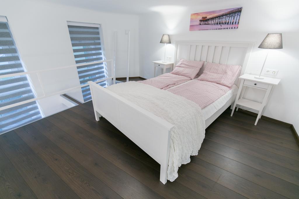 Sleek Minimalist Studio At Inner City Βουδαπέστη Εξωτερικό φωτογραφία