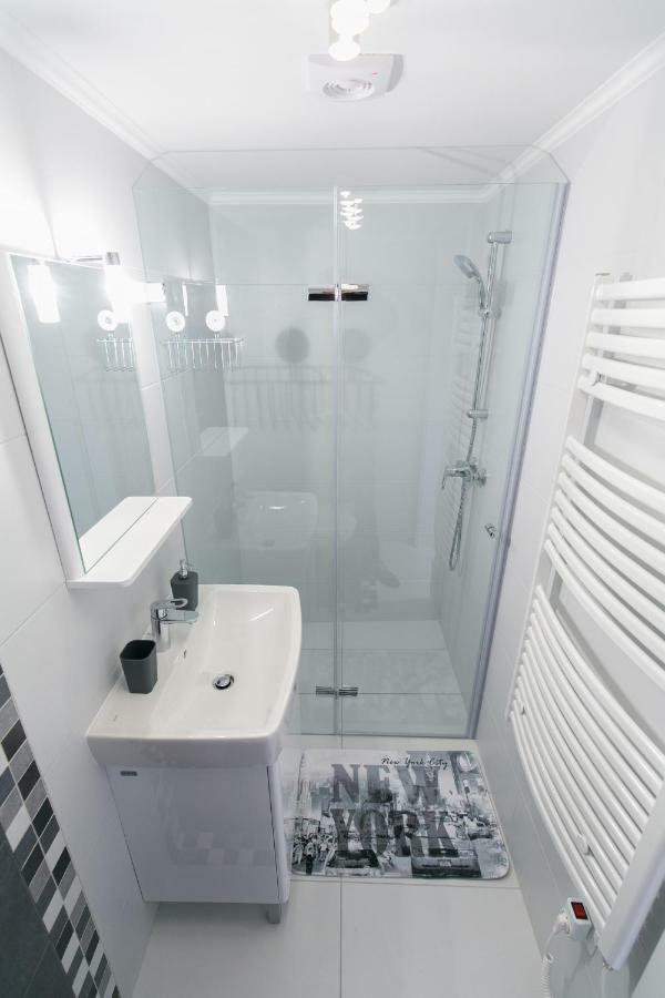 Sleek Minimalist Studio At Inner City Βουδαπέστη Εξωτερικό φωτογραφία